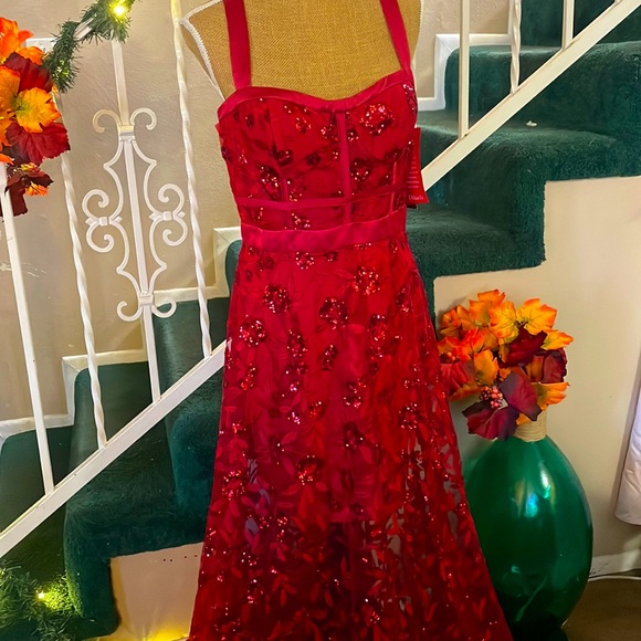 Blondie Nites - Red Gown - Picture 2 of 10